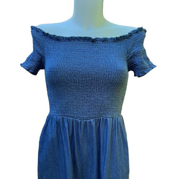 Francesca’s Blue Rain Ellison Jumpsuit Chambray Smocked Wide Leg Denim Medium - Picture 6 of 11